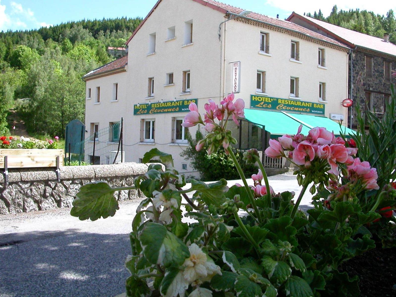 Hotel Les Cevennes à Saint-Cirgues-en-Montagne Extérieur photo