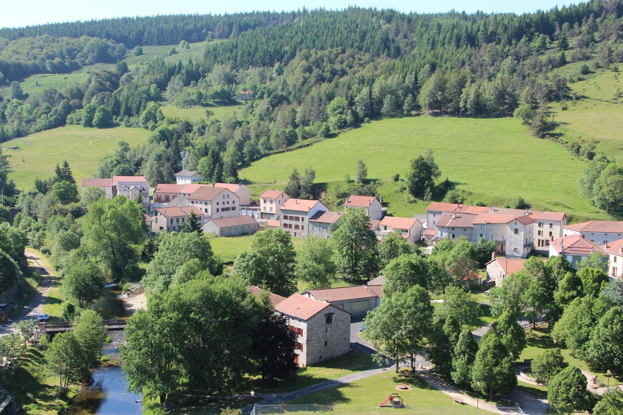 Hotel Les Cevennes à Saint-Cirgues-en-Montagne Extérieur photo