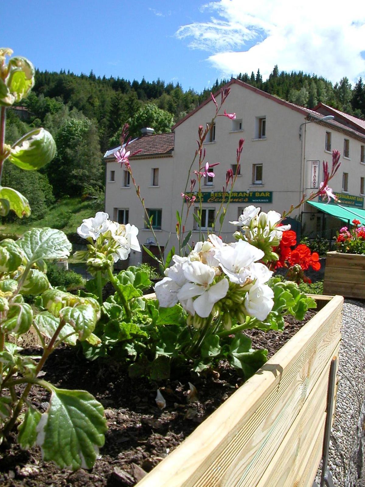 Hotel Les Cevennes à Saint-Cirgues-en-Montagne Extérieur photo