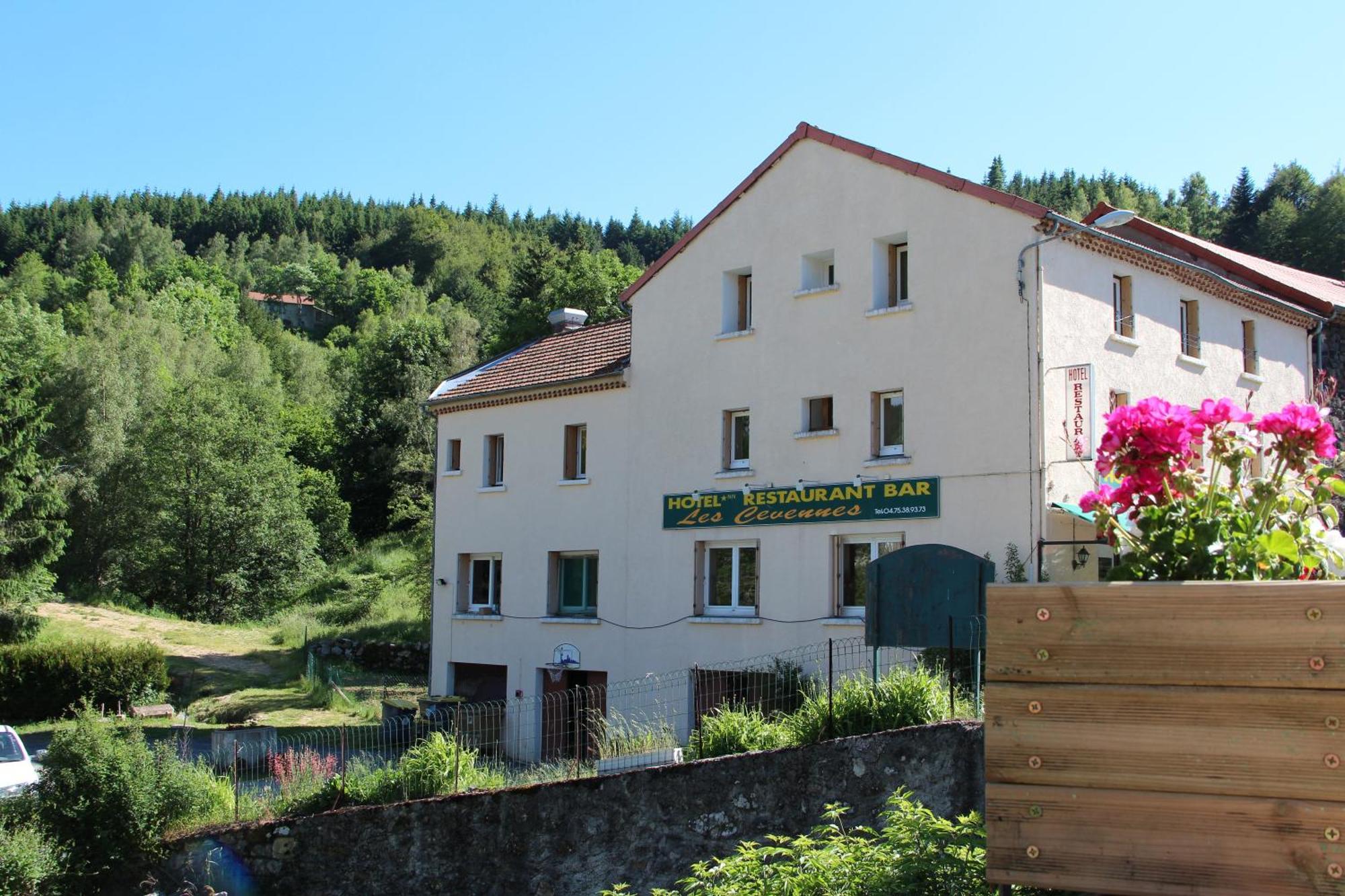 Hotel Les Cevennes à Saint-Cirgues-en-Montagne Extérieur photo